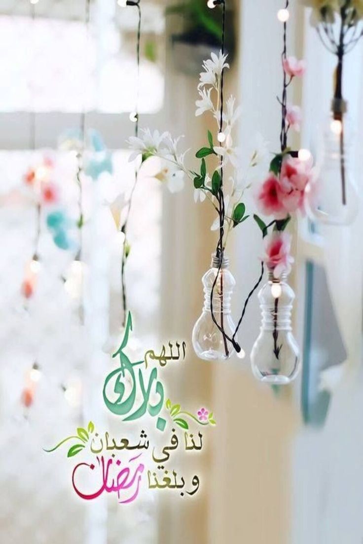 طلاب يقدمون الإذاعة المدرسية في طابور الصباح عن فضل ليلة النصف من شعبان