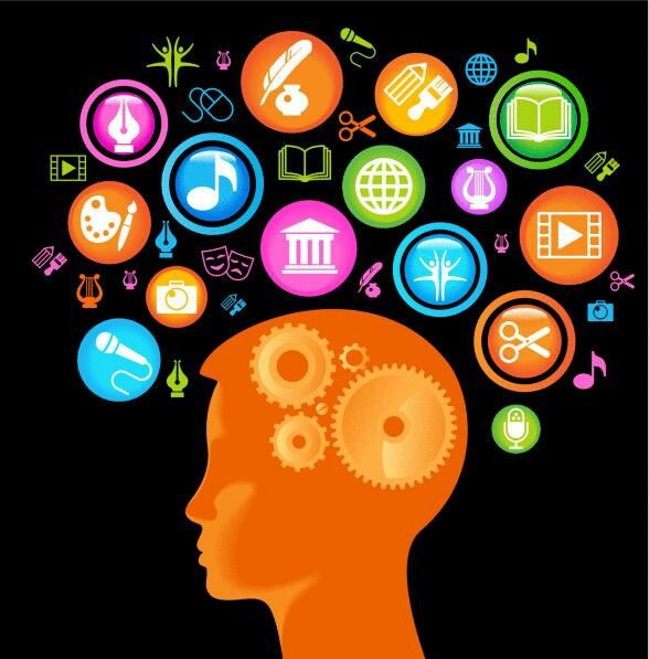 طلاب يقدمون فقرات الإذاعة المدرسية بحماس في طابور الصباح أمام زملائهم ومعلميهم