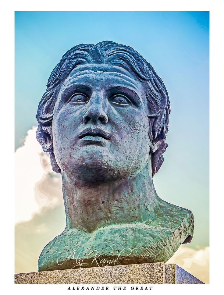 رسم فني يصور الإسكندر الأكبر كقائد تاريخي، وهو مثال للطموح والقيادة في إذاعتنا المدرسية